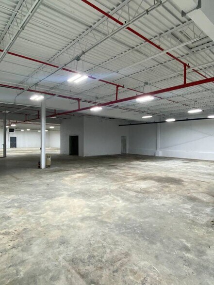 More Photos Of 90 Salmon St, Providence Manufacturing For Lease