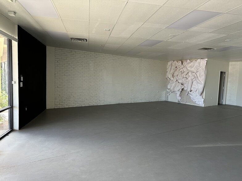 More Photos Of 5030 E Warner Rd, Phoenix Storefront Retail Office For Lease