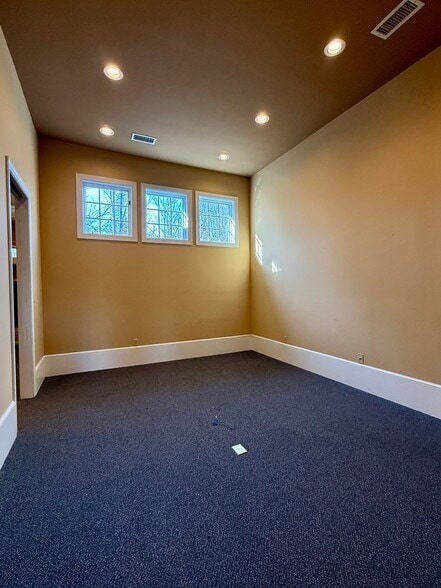 More Photos Of 40 Summers Way, Roanoke Freestanding For Lease