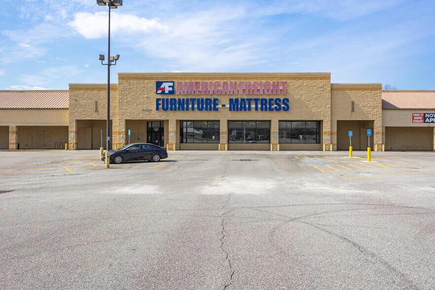 More Photos Of 1607 S Lumpkin Rd, Columbus Storefront For Lease