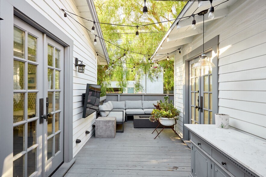 More Photos Of 2329 Ocean Ave, Venice Multifamily For Sale