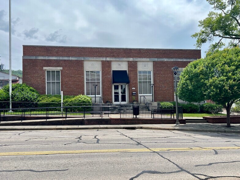 More Photos Of 133 W Main St, Manchester Office For Sale