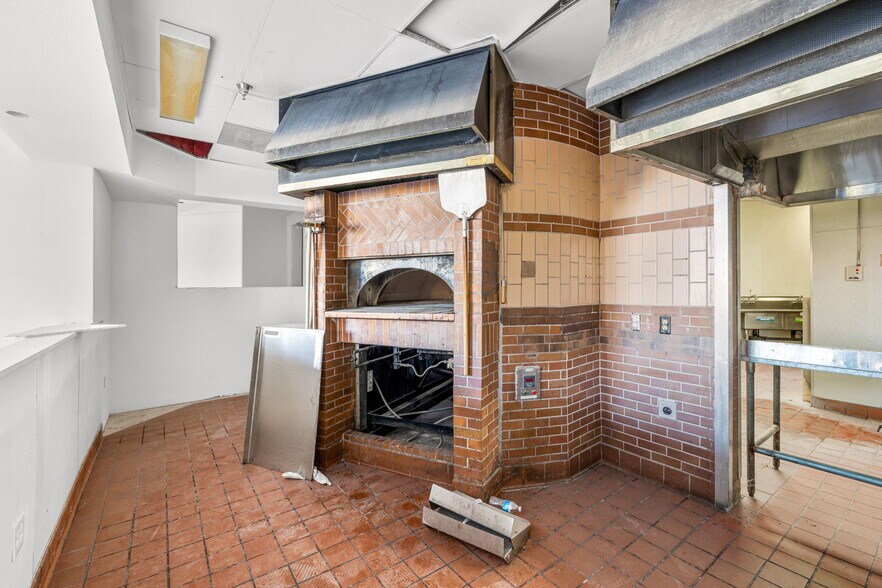 More Photos Of 73101 Highway 111, Palm Desert General Retail For Sale