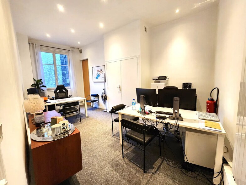 More Photos Of 90 Rue D'Amsterdam, Paris Office For Sale