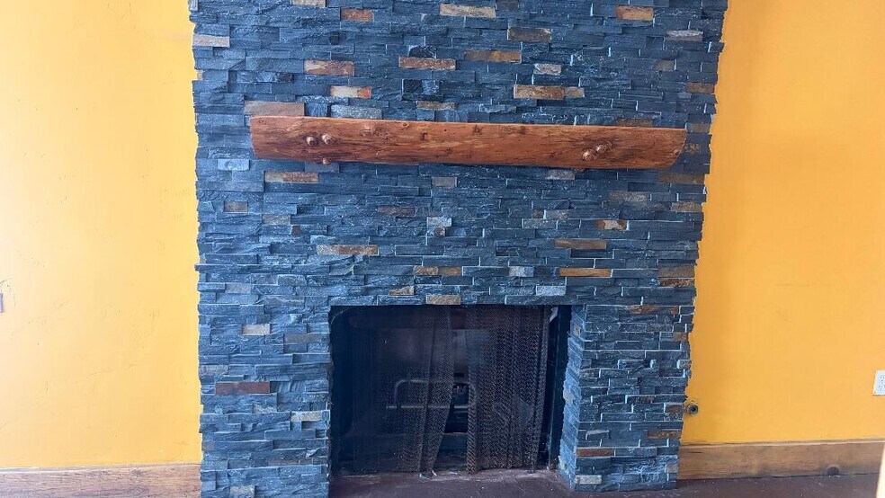 More Photos Of 23036 Joaquin Gully Rd, Twain Harte Freestanding For Lease