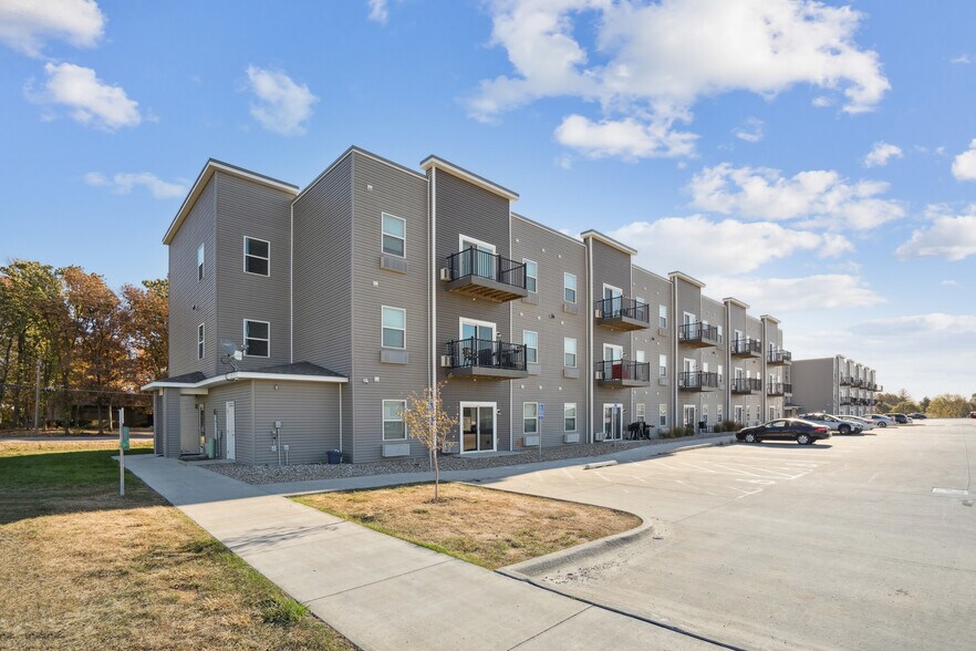 More Photos Of 2135 Edgewood Dr, Webster City Apartments For Sale