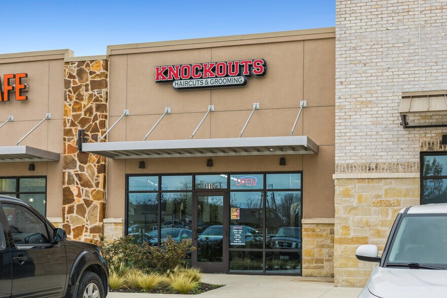 More Photos Of 2980 Joe Dimaggio Blvd, Round Rock Storefront For Sale