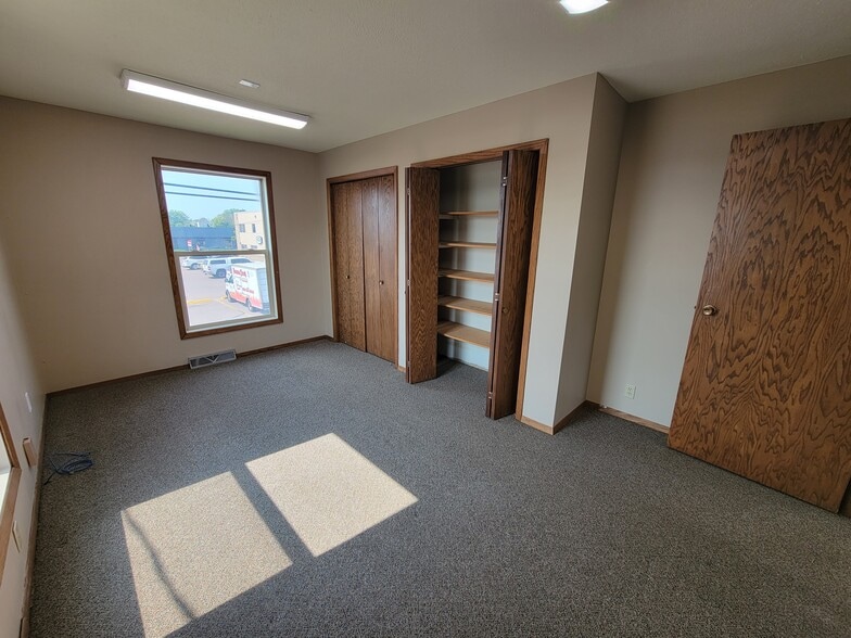 More Photos Of 405 W 34th St, Sioux Falls Office For Lease