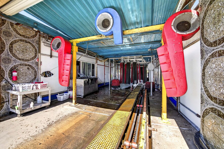 More Photos Of 195 N 2nd St, El Cajon Carwash For Sale