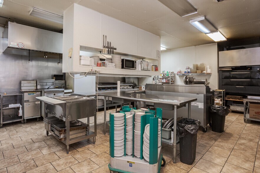 More Photos Of 119 N Lincoln St, Ransom Bar For Lease