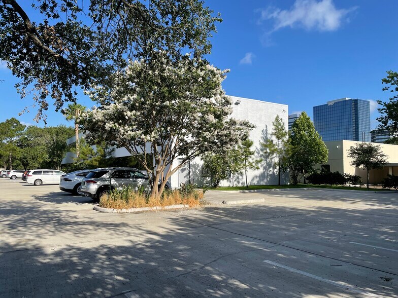 More Photos Of 3707 Westcenter Dr, Houston Office For Lease