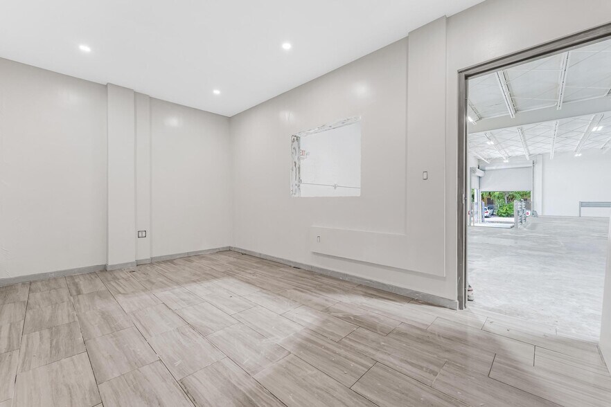 More Photos Of 14525-14570 NW 26th Ave, Opa Locka Manufacturing For Lease