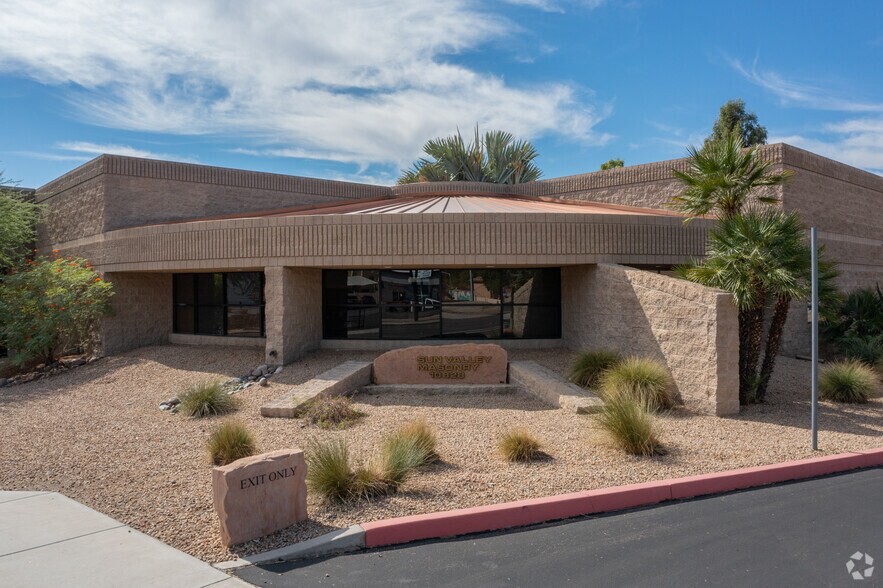 More Photos Of 10828 N Cave Creek Rd, Phoenix Office For Sale