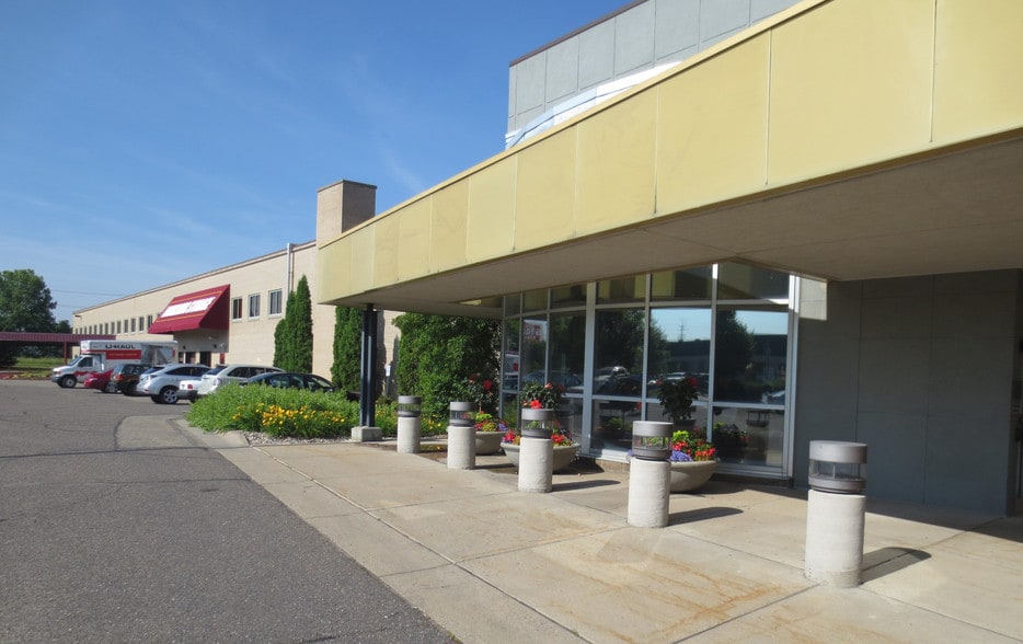 More Photos Of 125-175 Jackson Ave N, Hopkins Light Distribution For Lease