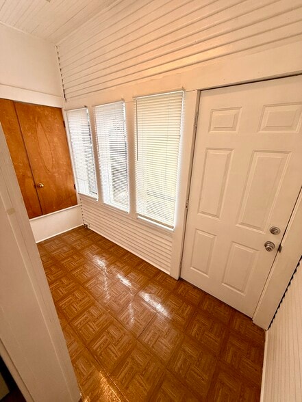 More Photos Of 108 W 38th St, Austin Loft Creative Space For Lease