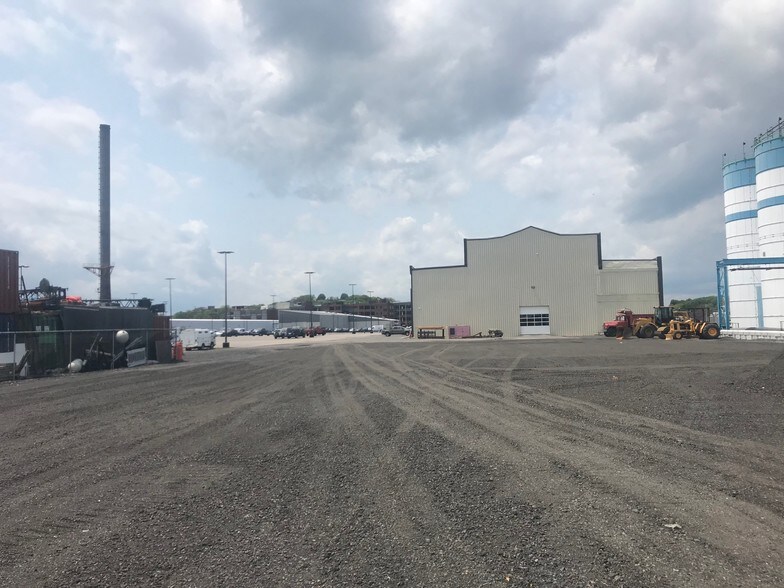 More Photos Of 125 E Howard St, Quincy Warehouse For Lease