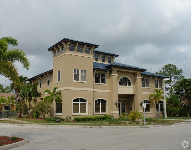 More Photos Of 3602 Colonial Ct, Fort Myers Office For Lease