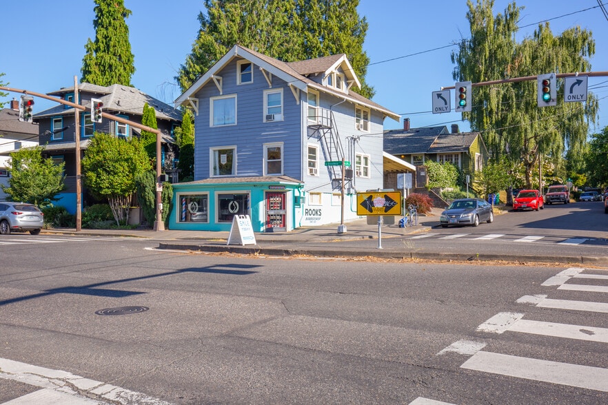 More Photos Of 2931-2935 NE Broadway St, Portland Storefront Retail Office For Lease