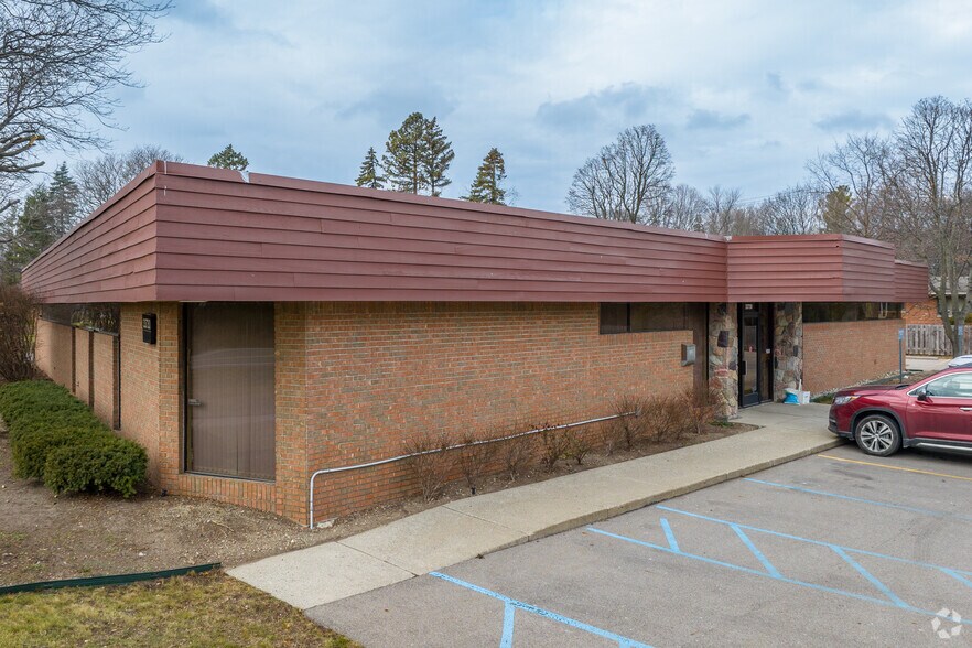Primary Photo Of 33730 Freedom Rd, Farmington Hills Medical For Lease