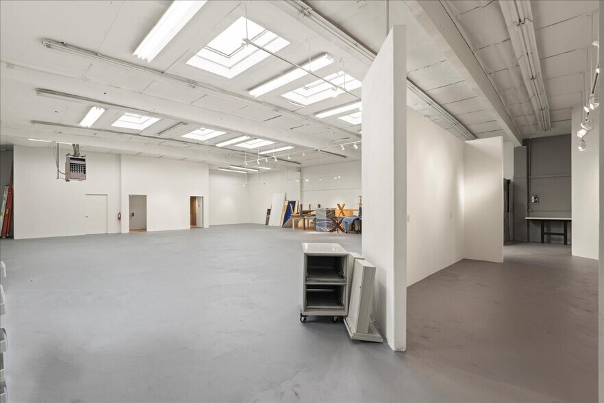 More Photos Of 4075 Transport St, Palo Alto Service For Lease