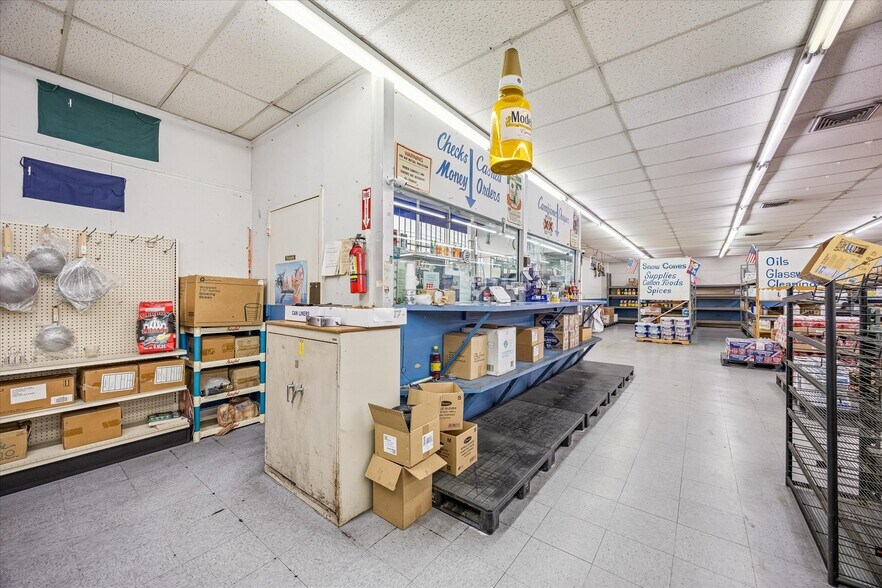 More Photos Of 7515 Long Point Rd, Houston Warehouse For Sale
