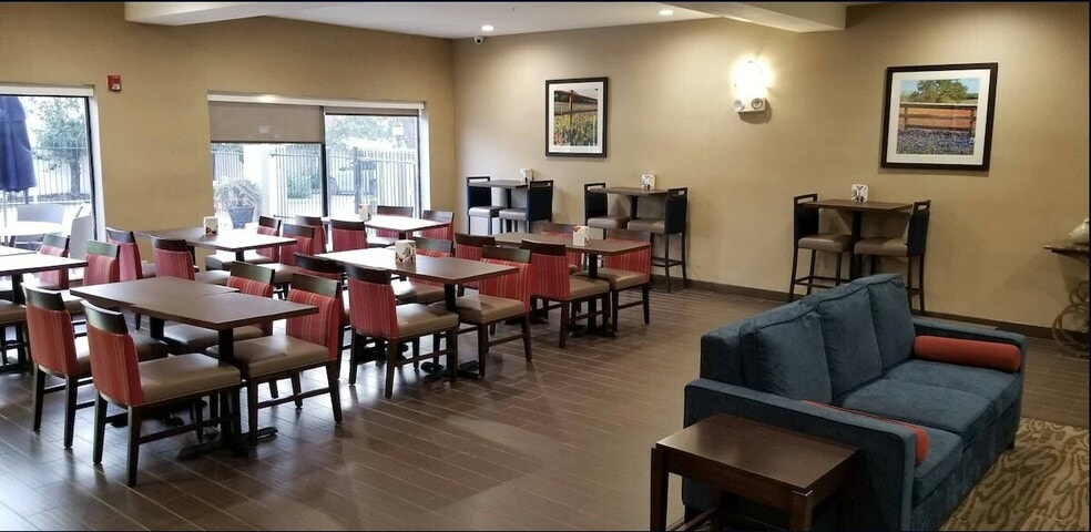 More Photos Of 7014 Will Clayton Pky, Humble Hotel For Sale