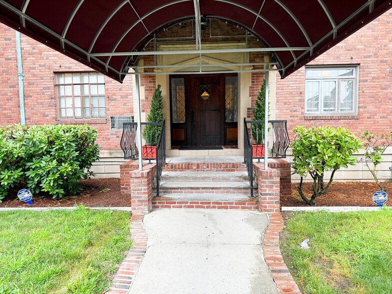 More Photos Of 21 Fruit St, Worcester Apartments For Sale