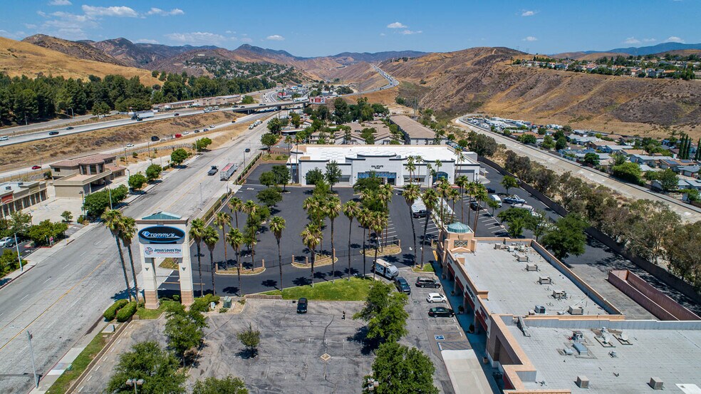 More Photos Of 31970 Castaic Rd, Castaic Freestanding For Lease