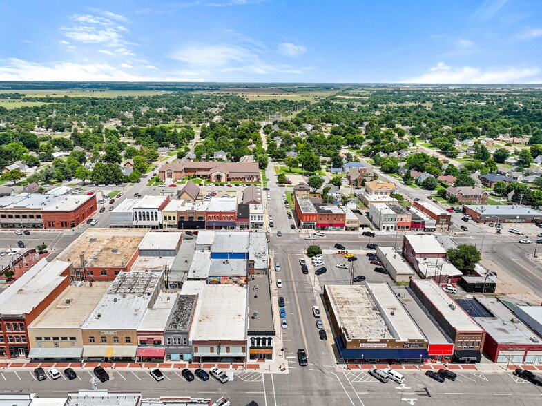 More Photos Of 121 S Bickford Ave, El Reno Storefront For Lease
