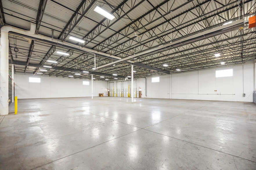 More Photos Of 610 Whitetail Blvd, River Falls Warehouse For Lease
