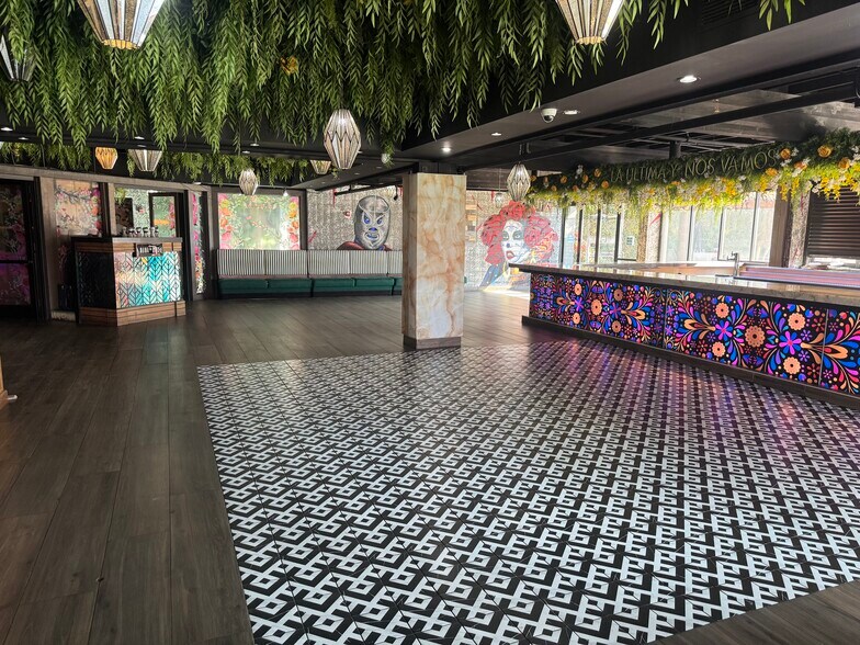 More Photos Of 7301 E Butherus Dr, Scottsdale Restaurant For Lease