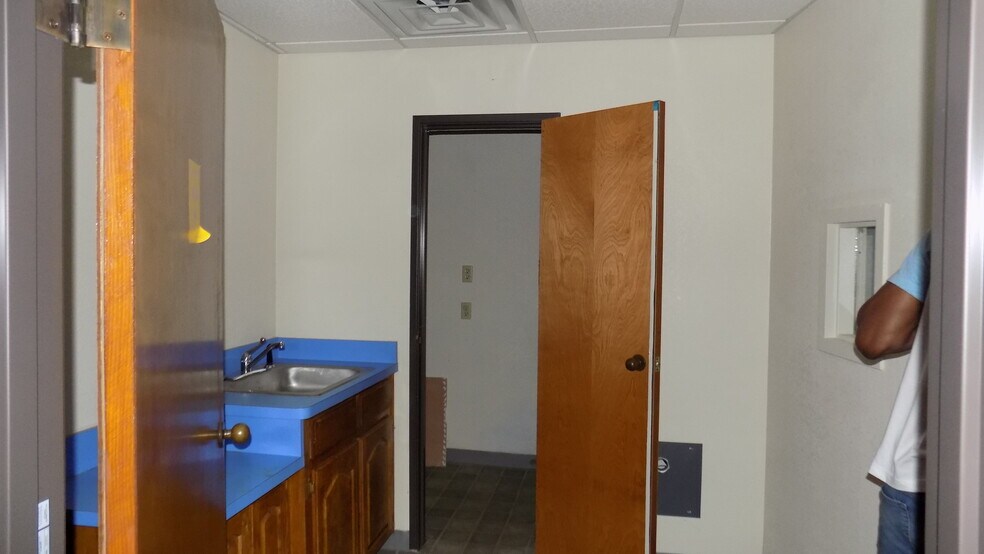 More Photos Of 315 S Cockrell Hill Rd, Duncanville Medical For Lease