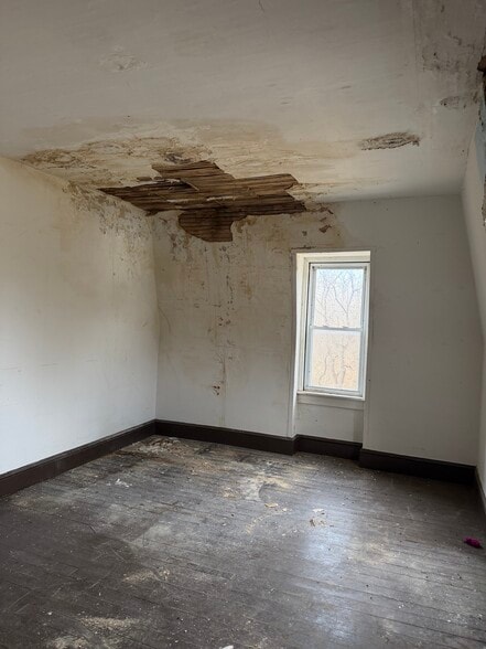 More Photos Of 1634 Moselem Springs Rd, Hamburg Storefront Retail Residential For Sale