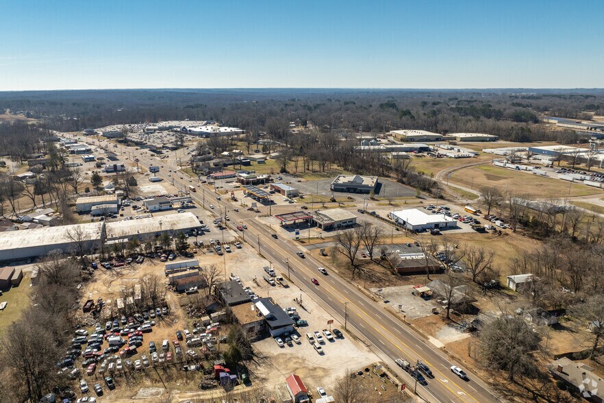 More Photos Of 1911 S Highland Ave, Jackson Service Station For Lease