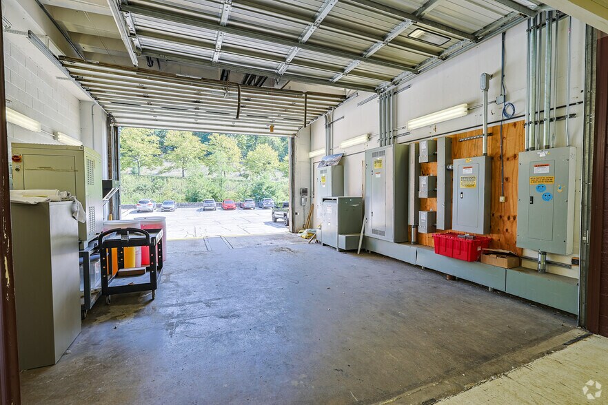 More Photos Of 1740 Golden Mile Hwy, Monroeville Research And Development For Lease