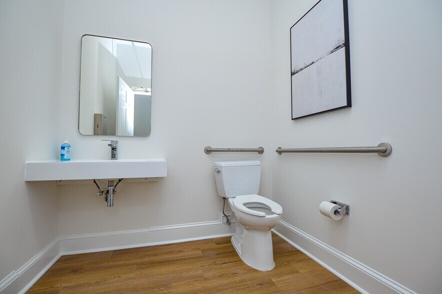 More Photos Of 21000 Torrence Chapel Rd, Cornelius Office Residential For Lease