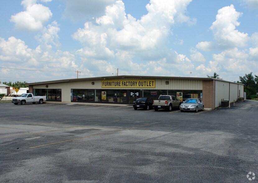 Primary Photo Of 2209 E Kearney St, Springfield Freestanding For Lease