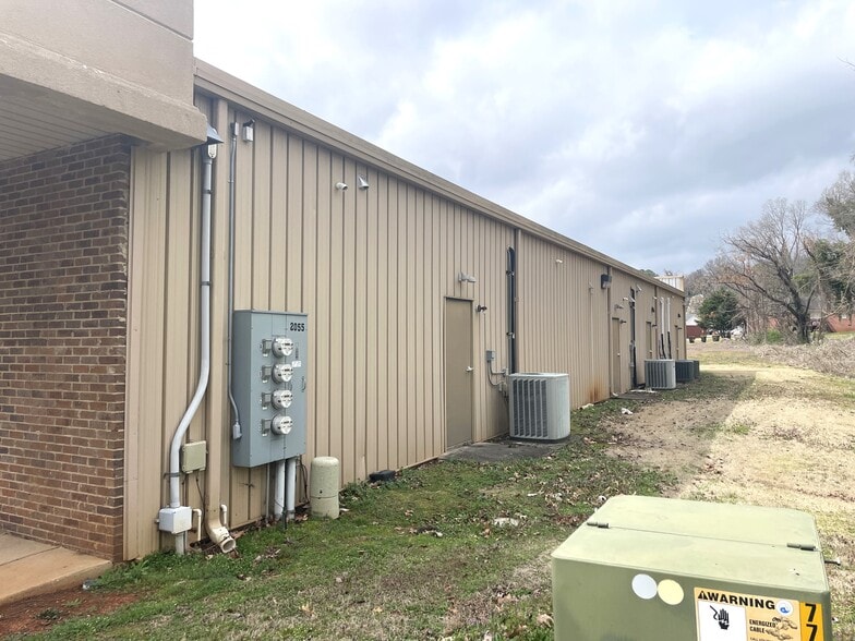 More Photos Of 2055 Blue Spring Rd, Huntsville Storefront Retail Office For Sale