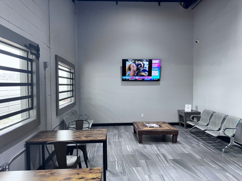 More Photos Of 10206 North Fwy, Houston Auto Repair For Sale