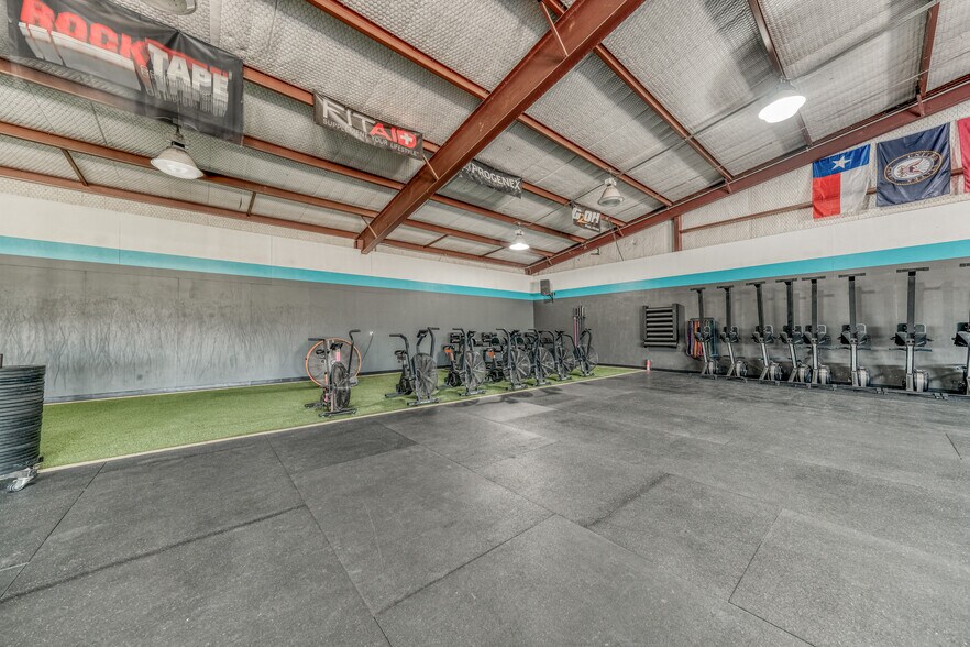 More Photos Of 301 Center Court Dr, Bridgeport Warehouse For Sale