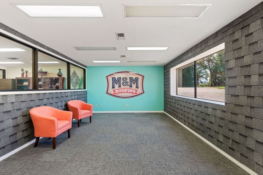 More Photos Of 2524 US Highway 96 N, Center Warehouse For Sale