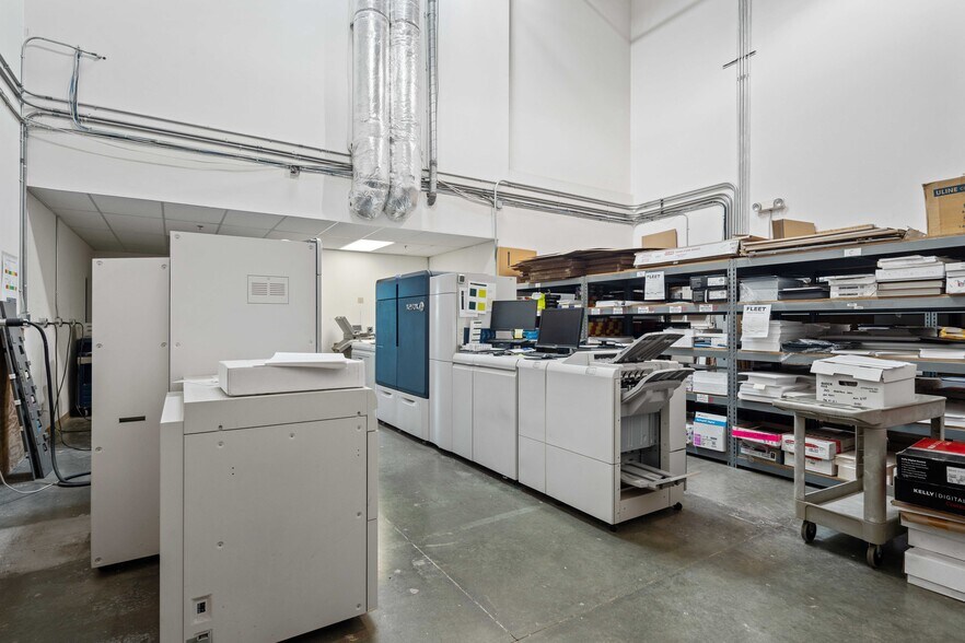 More Photos Of 28534-28536 Constellation Rd, Valencia Warehouse For Sale