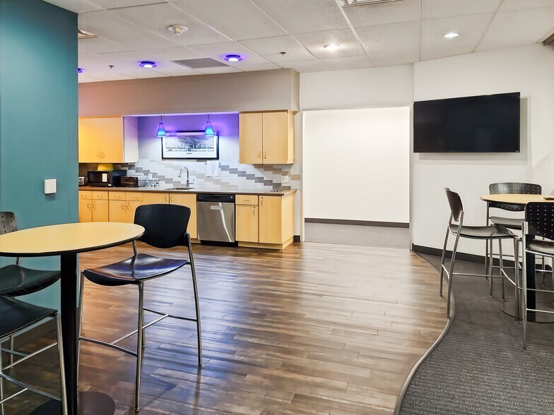 More Photos Of 841 Prudential Dr, Jacksonville Coworking Space