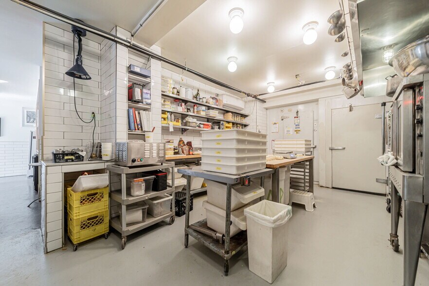 More Photos Of 5090-5092 St Notre-Dame O, Montréal General Retail For Sale