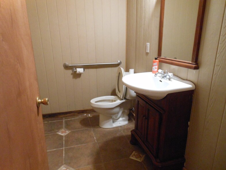 More Photos Of 737 N Magnolia Ave, Ocala Distribution For Sale