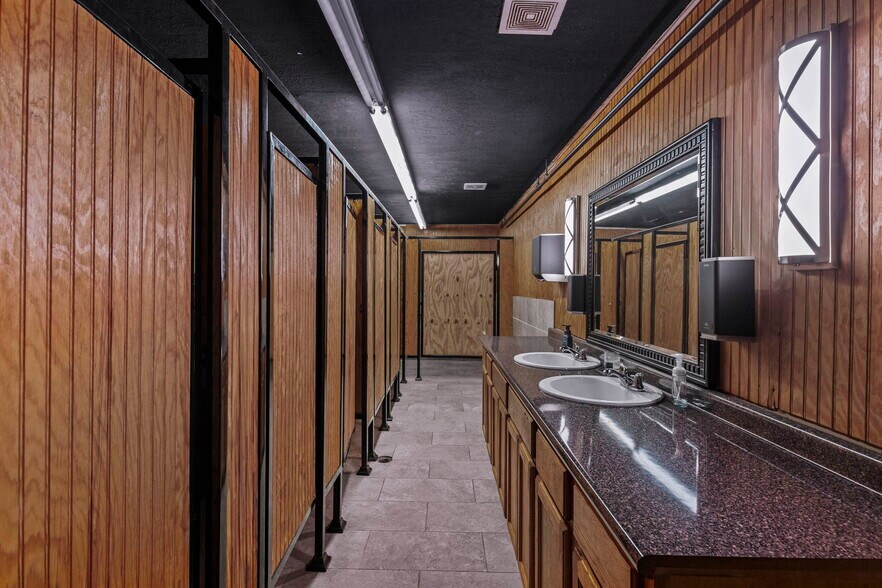 More Photos Of 110 E South St, Jackson Bar For Sale