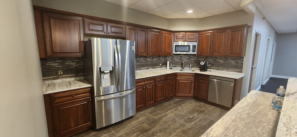 More Photos Of 16007 Executive Dr, Crest Hill Office For Sale