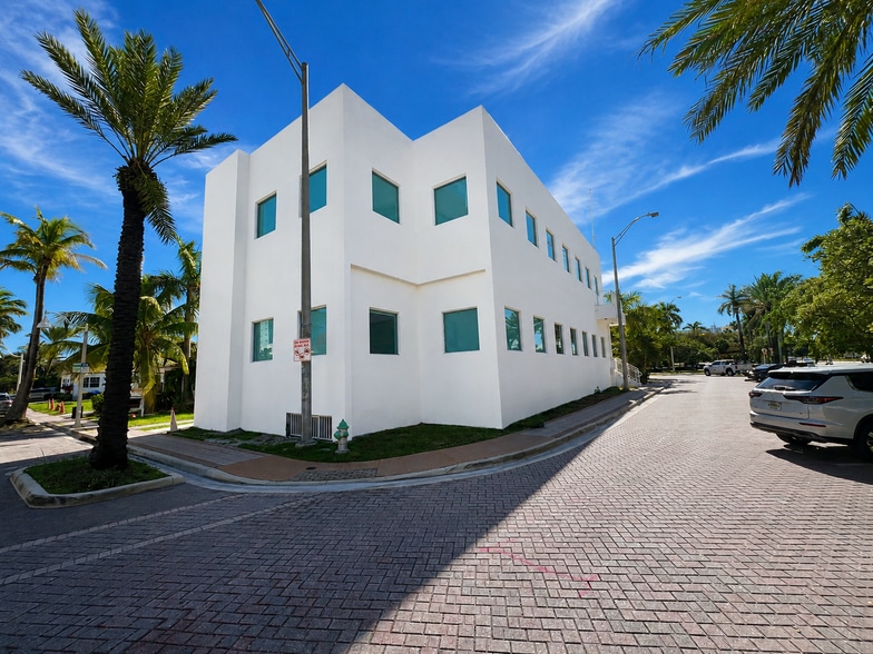 More Photos Of 201 N Ocean Dr, Hollywood Storefront Retail Office For Lease
