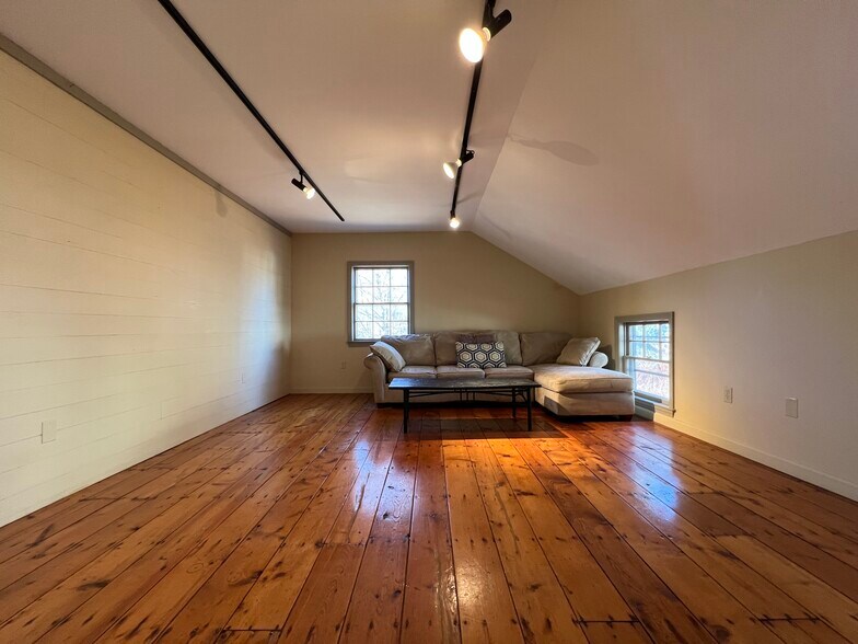 More Photos Of 80 Lafayette Rd, Hampton Falls Freestanding For Sale