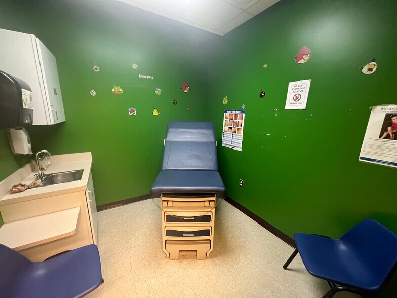 More Photos Of 60 E Warren Ave, Detroit Medical For Lease